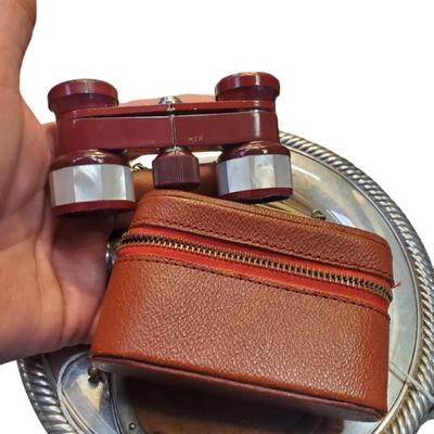 opera glasses 