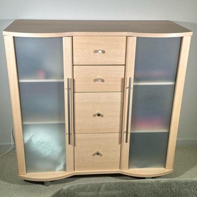 WOOD & GLASS CABINET | Having 2 sandblasted glass cabinets with 3 shelves and 4 graduating center drawers. - l. 47.5 x w. 20.5 x h....