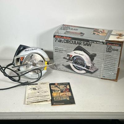 BLACK & DECKER CIRCULAR SAW | 7 1/4” corded 2-horsepower circular saw. - l. 11 x w. 10 in

