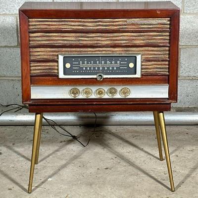 ANTIQUE RCA VICTOR RADIO | RCA VICTOR New Orthophonic High Fidelity AM/FM radio. - l. 28.5 x w. 12.5 x h. 34.5 in

