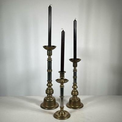 (3PC) TURNED BRASS CANDLESTICKS | Three turned brass candlesticks of varying sizes. - h. 18.25 x dia. 6 in (largest)

