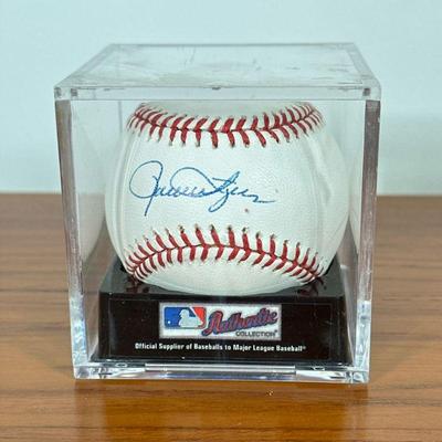 ROLLIE FINGERS SIGNED BASEBALL | Rollie Fingers signed official MLB baseball.

