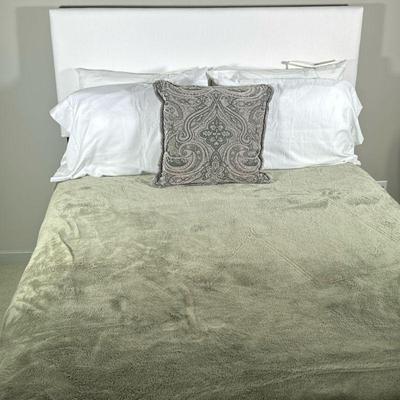 FULL-SIZE BED FRAME | Metal bed frame with cushioned white headboard for full-size bed. - l. 76 x w. 56 x h. 52.5 in

