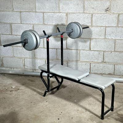 WEIGHT BENCH | Bench press weight bench including bench, bar, and four 14.3lbs/6.5kg weights. - l. 65 x w. 43 x h. 39 in (bench with bar)


