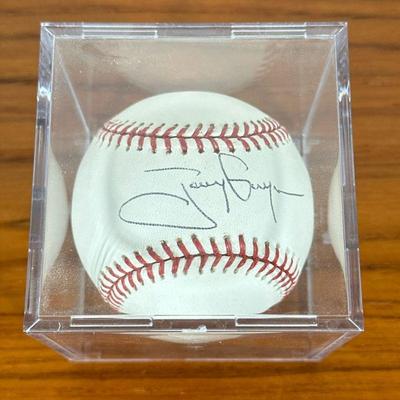 TONY GWYNN SIGNED BASEBALL | Tony Gwynn signed MLB baseball.

