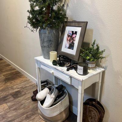 Entry table, plants
