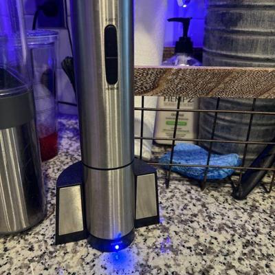 Electric wine opener