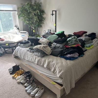 Tons of women's & teen clothingC