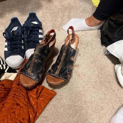 Women's shoes