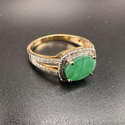 Emerald and diamond ring on 14k gold setting