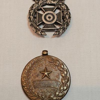 https://www.auctionninja.com/stress-free-estate-services-llc/sales/details/militaria-fine-art-coins-civil-war-rugs-antiques-fine-jewelry-...