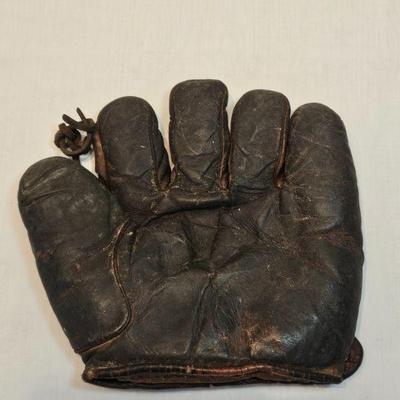 https://www.auctionninja.com/stress-free-estate-services-llc/sales/details/militaria-fine-art-coins-civil-war-rugs-antiques-fine-jewelry-...