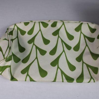 https://whynotmarketplace.hibid.com/catalog/557483/brand--bags-purses-and-caps-ending-jun-30-at-7pm