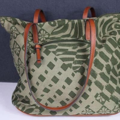 https://whynotmarketplace.hibid.com/catalog/557483/brand--bags-purses-and-caps-ending-jun-30-at-7pm