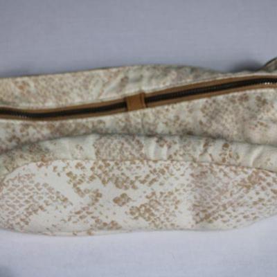 https://whynotmarketplace.hibid.com/catalog/557483/brand--bags-purses-and-caps-ending-jun-30-at-7pm