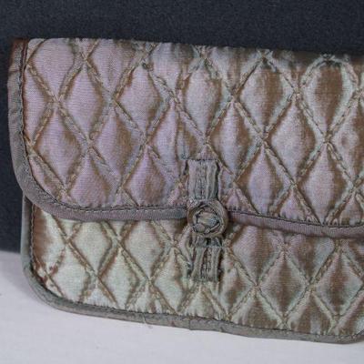 https://whynotmarketplace.hibid.com/catalog/557483/brand--bags-purses-and-caps-ending-jun-30-at-7pm