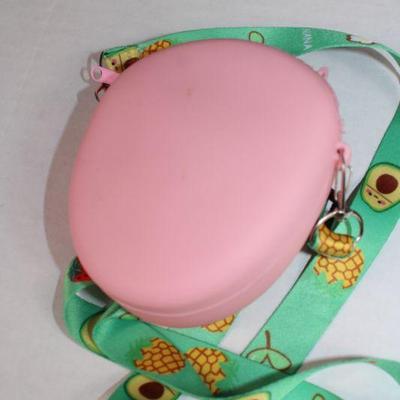 https://whynotmarketplace.hibid.com/catalog/557483/brand--bags-purses-and-caps-ending-jun-30-at-7pm