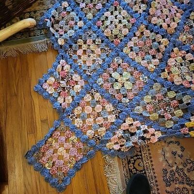 98" x 85" hand sewn yo-yo quilt
