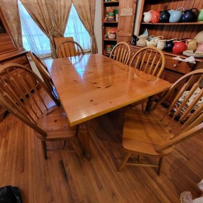 Dining table with 6 chairs and 1 leaf