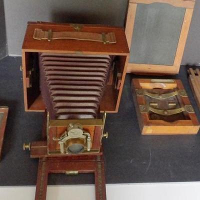 1906 Era Rochester Optical Victor Model Wooden Box Studio Camera 
