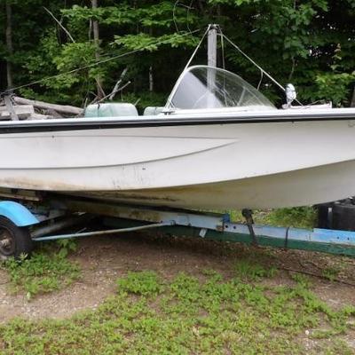 Classic 1950s or 1960s Glastron 15 or 16 ' Gasspar Avalon Fiberglass Boat.