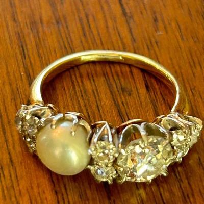 Gold, Diamond and Pearl ring. 
