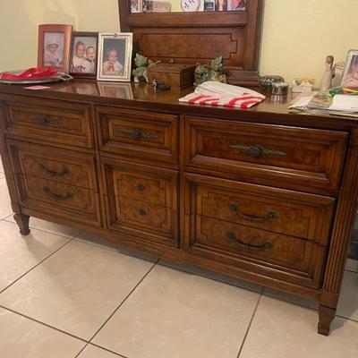 vintage king bedroom set  5 pcs