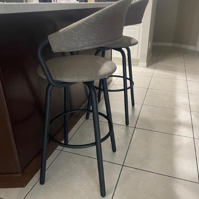 4 bar stools