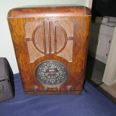 Old tube radio- works