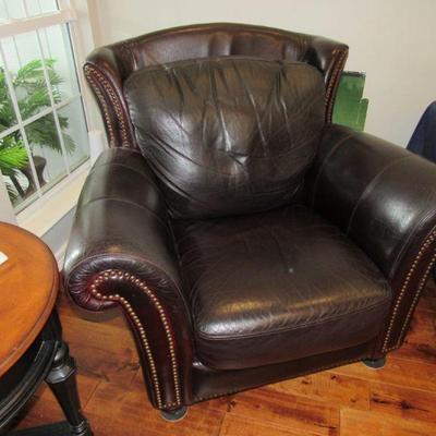 Nice leather arm chair- very comfortable