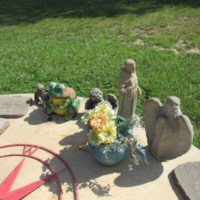 Many lawn ornaments