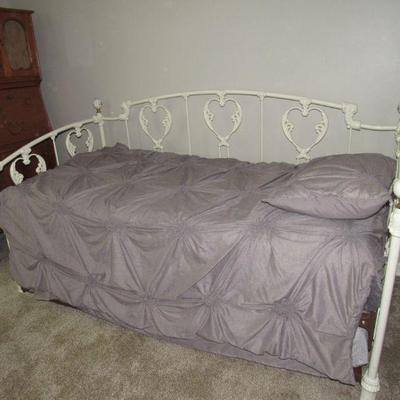 Day bed with trundle