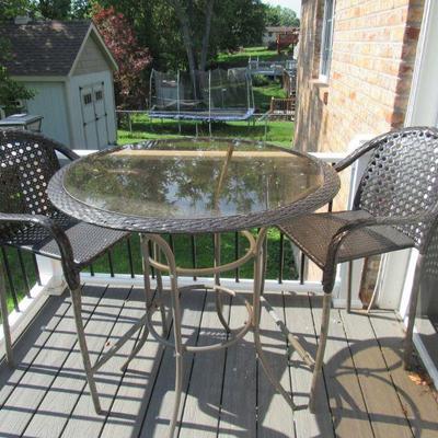 Hightop patio table with 2 chairs