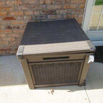 Deck box