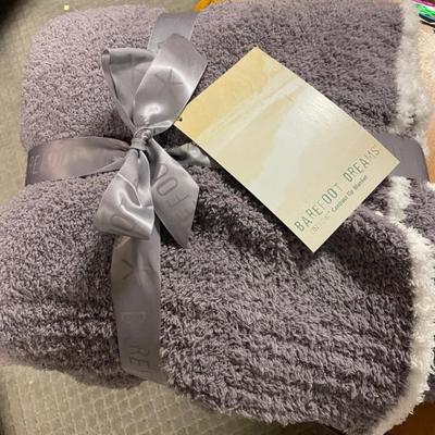 New Barefoot  Dreams blanket 