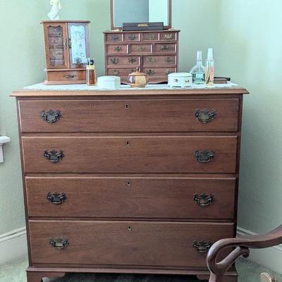 Chest of drawers
