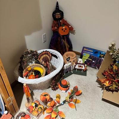 Thanksgiving & Halloween decor