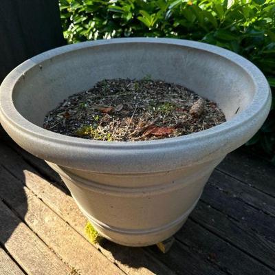 Assorted pots  