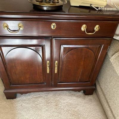 Side hutch