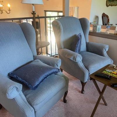 Sitting chairs 