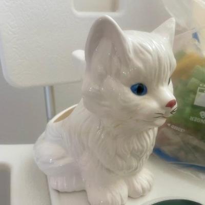 Ceramic cat 