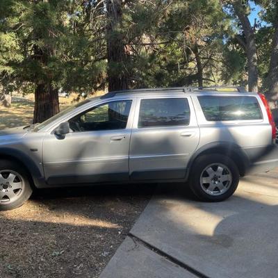 2004 Volvo 
All wheel drive 
226,000 miles - 
2.5 L I5 
One owner ! 
Great condition no dents etc . Heated seats 
Runs great . 


CAR FAX...