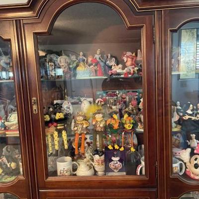 #60086 • 3 Shelves of Disney Characters
