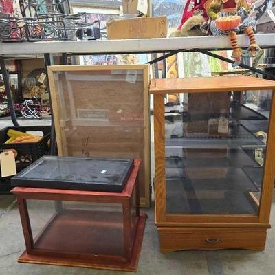 #1622 • (4) Display Cases
