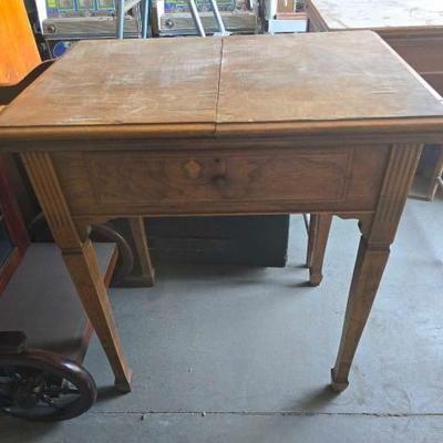 #13608 • Vintage Singer Sewing Machine with Wooden Table
