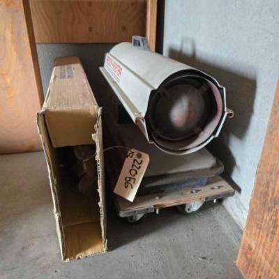 #22056 • Box of Fender Skirts,Reddy Heater
