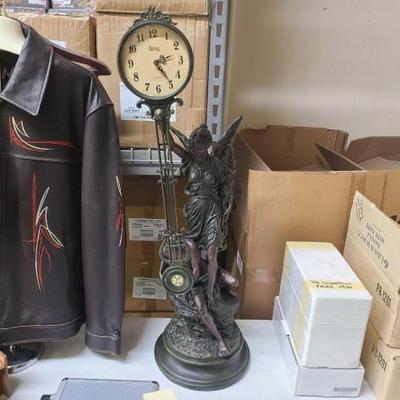 #1192 • Crosa Statue Quartz Pendulum Clock
