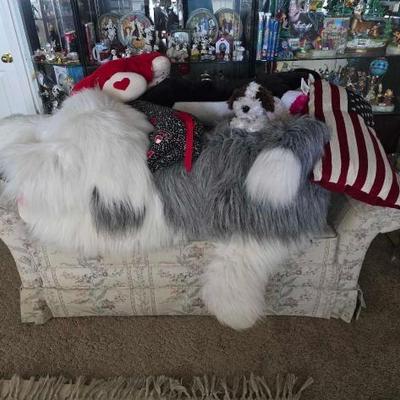 #60040 • 5 Stuffed Animals and 1 American Flag Pillow
