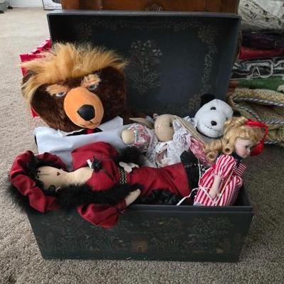 #60024 • Trunk of Stuffed Animals
