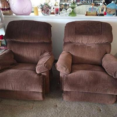 #60522 • (2) Vintage Recliners
